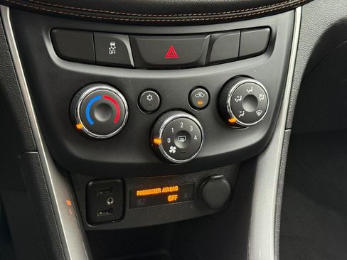 Used 2019 Chevrolet Trax LT w/ LT Convenience Package image 18