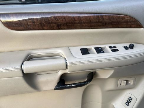 Used 2014 Nissan Armada Platinum w/ 2nd Row Captain Seat Package image 9