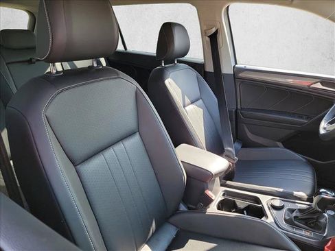 Used 2022 Volkswagen Tiguan SE AWD/4WD image 15