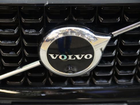 Used 2023 Volvo XC60 B5 Ultimate w/ Climate Package image 15