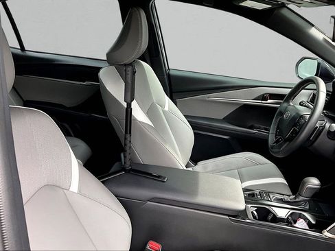 Certified 2025 Toyota Camry SE FWD image 30