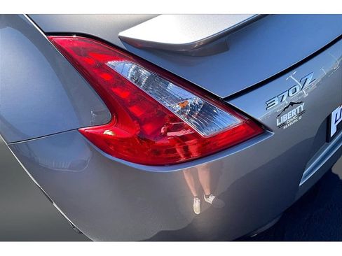 Used 2009 Nissan 370Z Touring w/ Sport Pkg RWD image 17