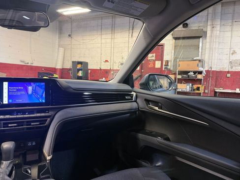 Used 2025 Toyota Camry LE image 34