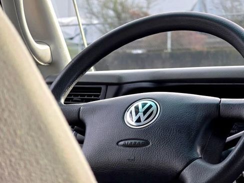 Used 2002 Volkswagen Eurovan MV image 13