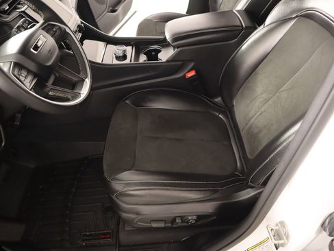 Used 2024 Jeep Grand Cherokee L Laredo RWD image 11
