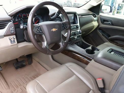 Used 2016 Chevrolet Suburban LT image 12