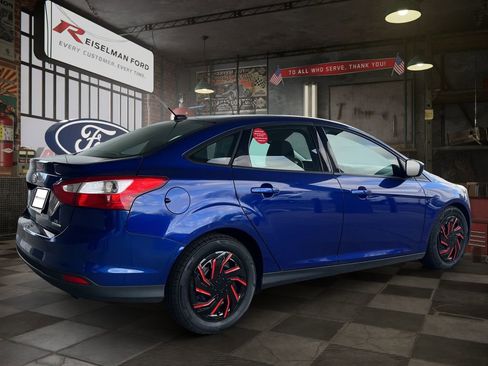Used 2012 Ford Focus SE FWD image 6
