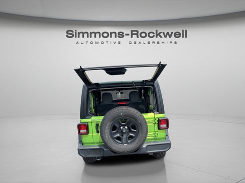Used 2025 Jeep Wrangler Sport AWD/4WD image 5