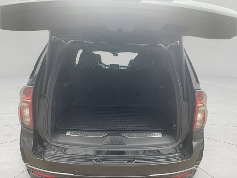 Used 2024 Chevrolet Suburban Z71 w/ Luxury Package AWD/4WD image 33