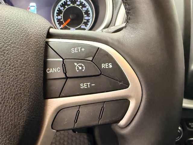 Used 2015 Jeep Cherokee Trailhawk w/ Comfort/Convenience Group AWD/4WD image 31