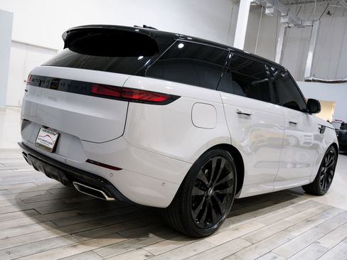 Used 2025 Land Rover Range Rover Sport Dynamic SE image 18