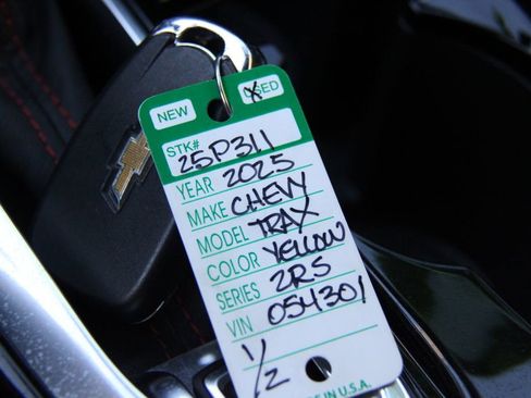 Used 2025 Chevrolet Trax RS image 39