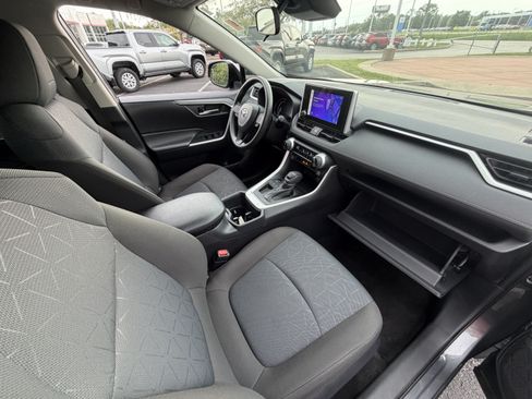 Used 2025 Toyota RAV4 XLE FWD image 12