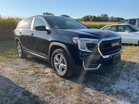Used 2024 GMC Terrain SLE image 4