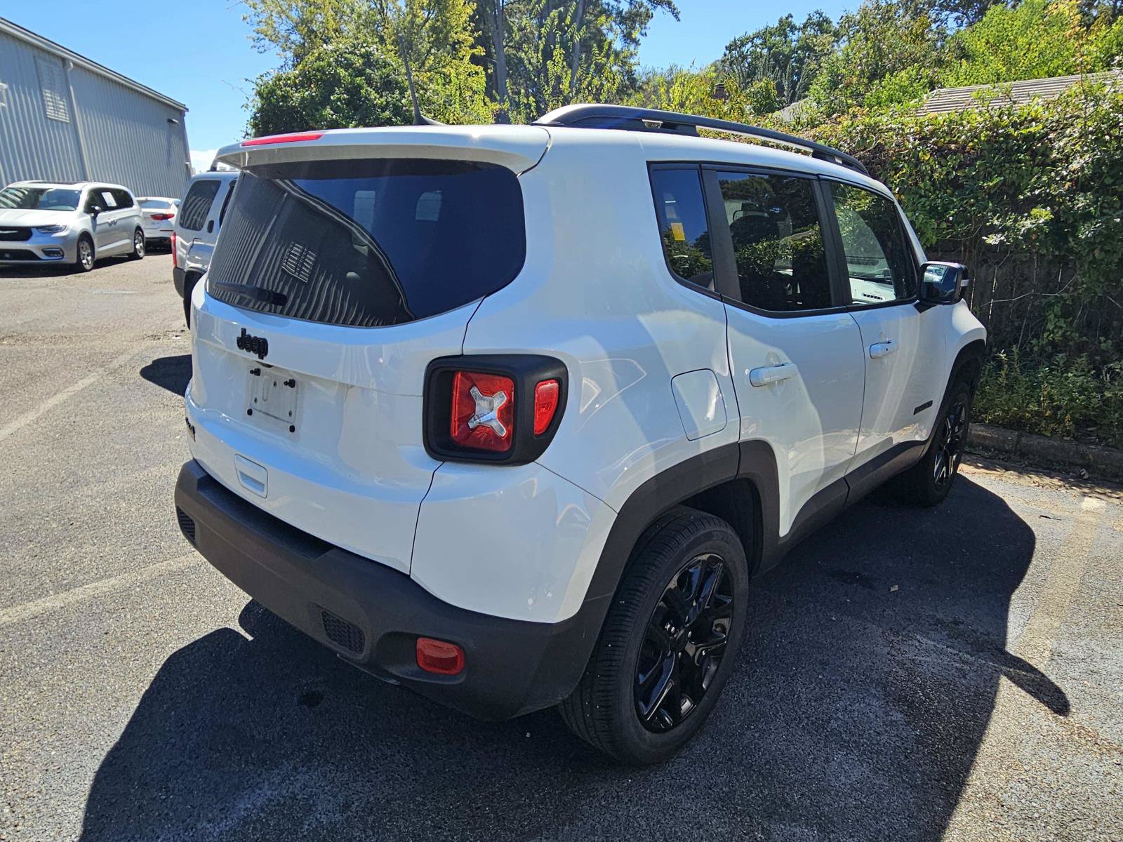 Used 2022 Jeep Renegade Altitude AWD/4WD image 9