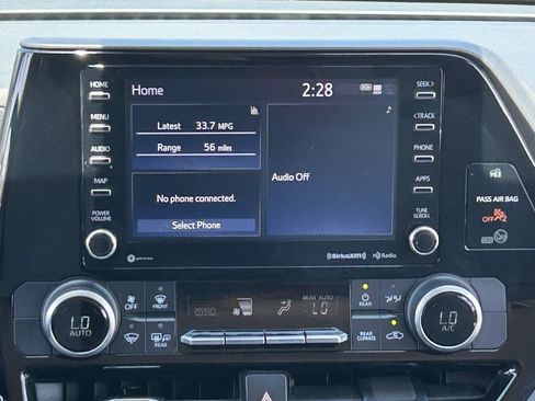 Used 2021 Toyota Highlander LE FWD image 20