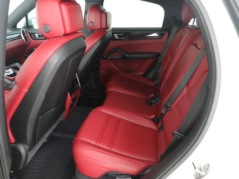 Used 2021 Porsche Cayenne Coupe AWD/4WD image 19