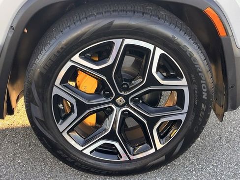 Used 2023 Rivian R1T Launch Edition image 31