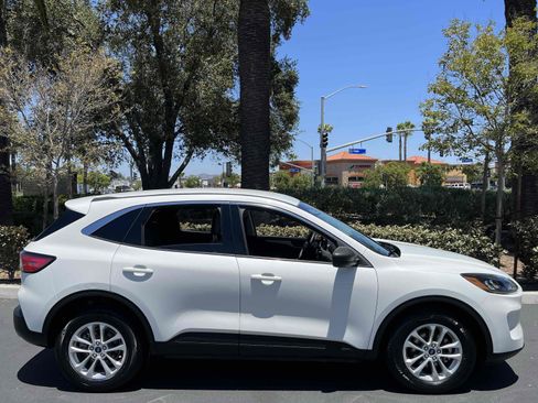 Used 2022 Ford Escape SE FWD image 16