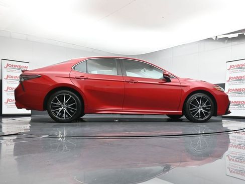 Used 2022 Toyota Camry SE image 40