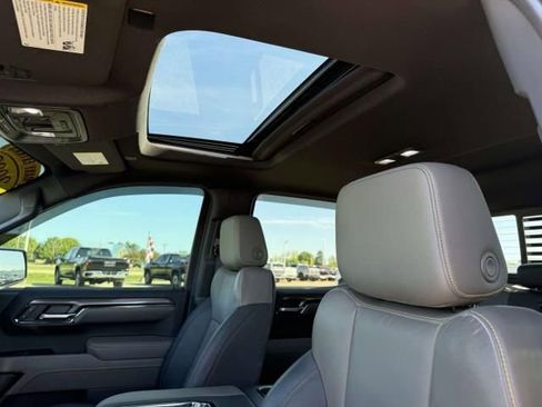 Used 2022 Chevrolet Silverado 1500 ZR2 w/ Technology Package AWD/4WD image 12