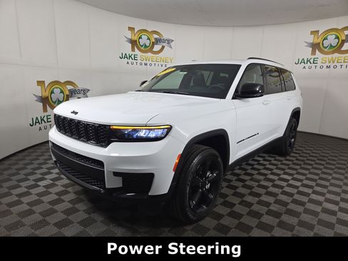 Used 2023 Jeep Grand Cherokee L Laredo image 3