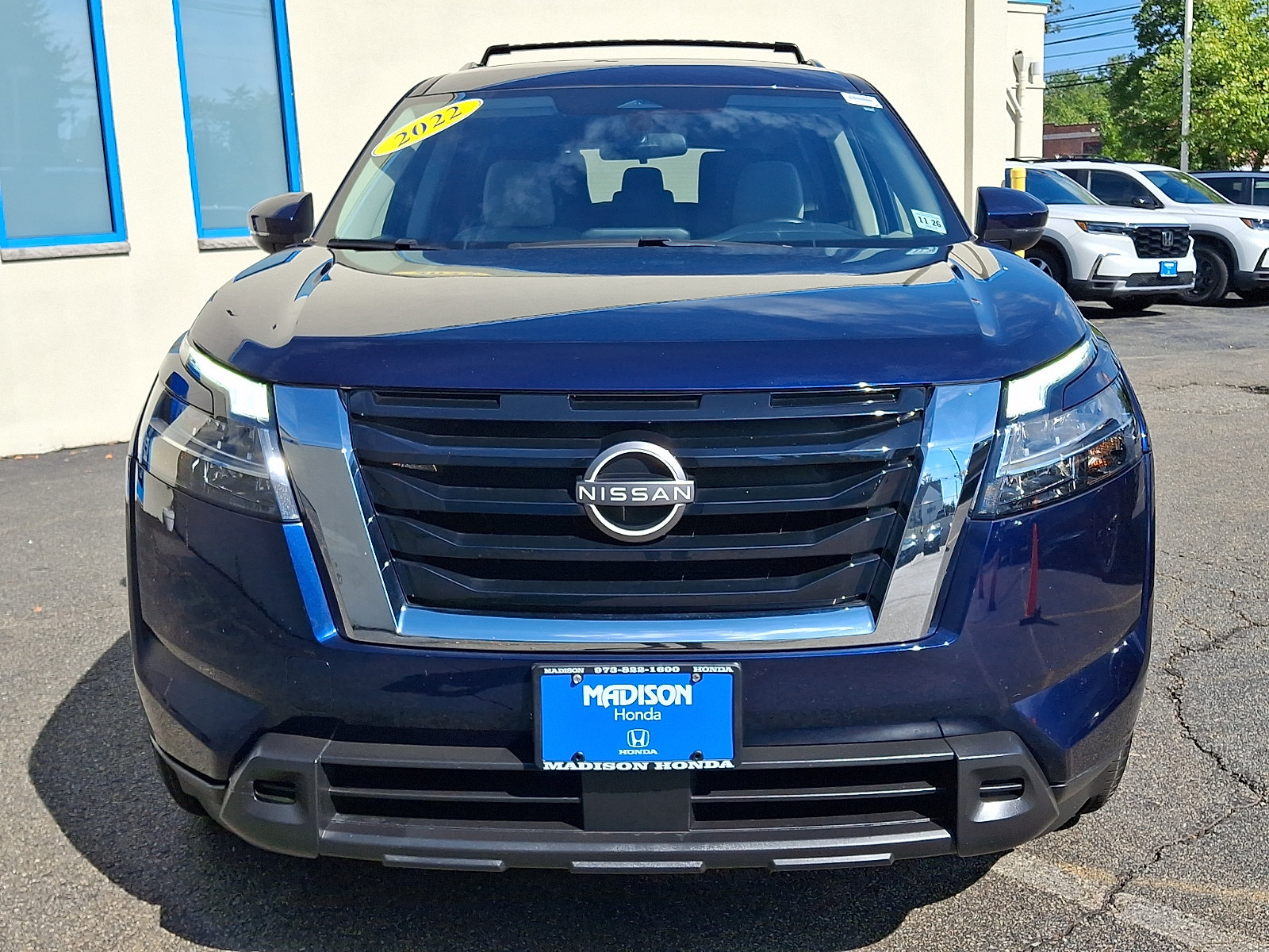 Used 2022 Nissan Pathfinder SV AWD/4WD image 2