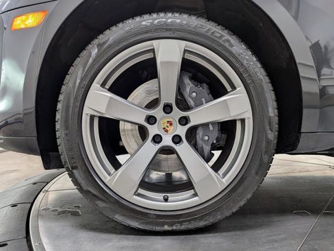 Used 2024 Porsche Macan AWD/4WD image 12