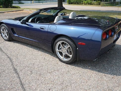 Used 2000 Chevrolet Corvette Convertible RWD image 10