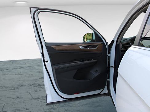 Used 2025 Volkswagen Atlas SE FWD image 11