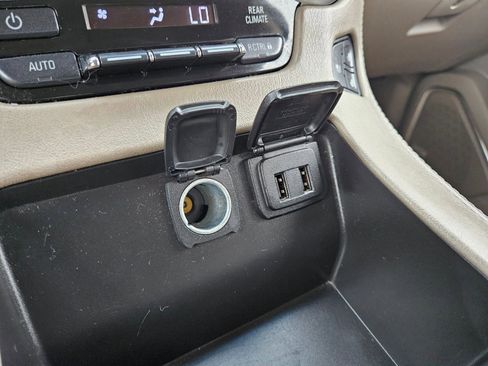 Used 2017 GMC Yukon SLT image 19