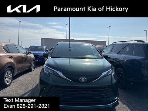 Used 2021 Toyota Sienna XLE image 2