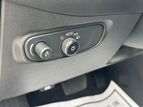 Used 2023 Chevrolet Equinox LT w/ Driver Convenience Package image 19