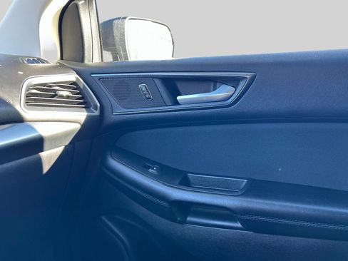 Used 2017 Ford Edge SE image 30