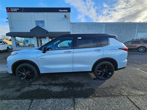 New 2025 Mitsubishi Outlander SEL Black Edition image 8