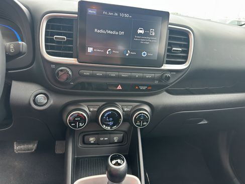 Used 2025 Hyundai Venue SEL FWD image 18