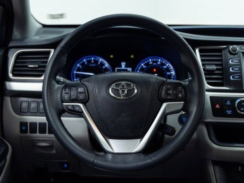 Used 2016 Toyota Highlander XLE image 14