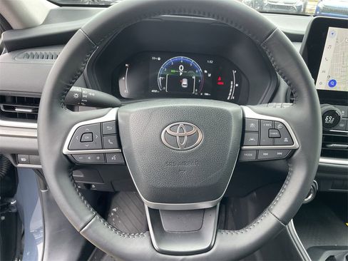 Used 2025 Toyota Grand Highlander AWD image 16