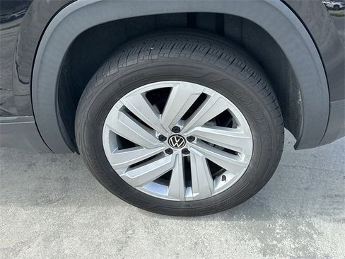 Used 2021 Volkswagen Atlas Cross Sport SE w/ Panoramic Sunroof Package image 14
