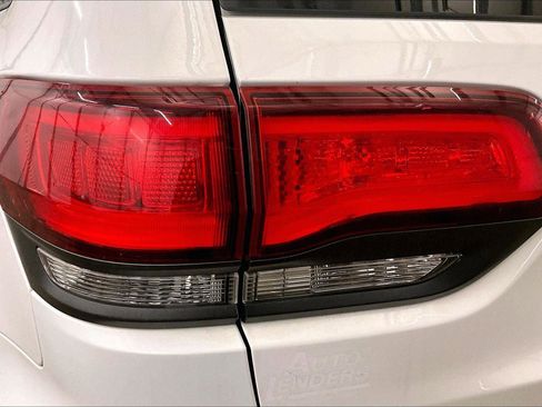 Used 2019 Jeep Grand Cherokee Limited X image 28