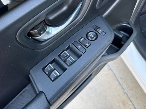 Used 2025 Honda Pilot EX-L image 11