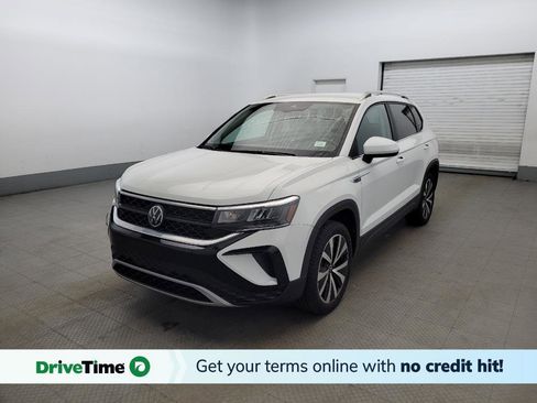 Used 2024 Volkswagen Taos SE image 1