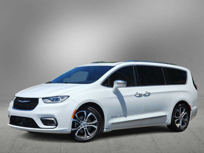Used 2024 Chrysler Pacifica Pinnacle