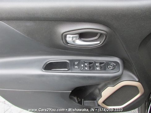 Used 2017 Jeep Renegade Limited AWD/4WD image 7