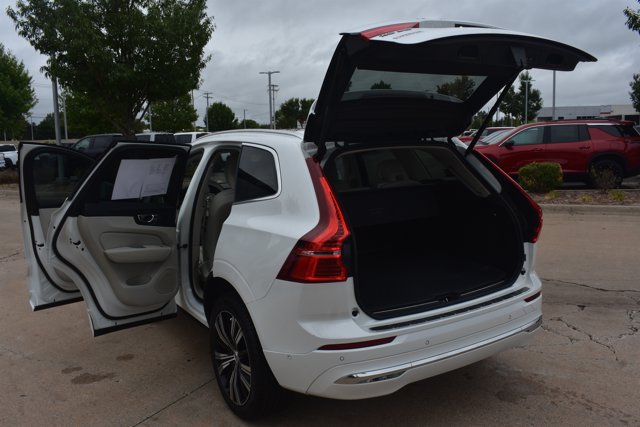 Used 2023 Volvo XC60 B5 Ultimate w/ Protection Package Premier FWD image 17
