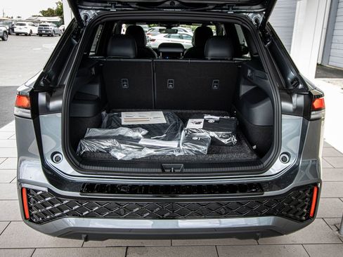 New 2026 Volkswagen Tiguan SE R-Line FWD image 20