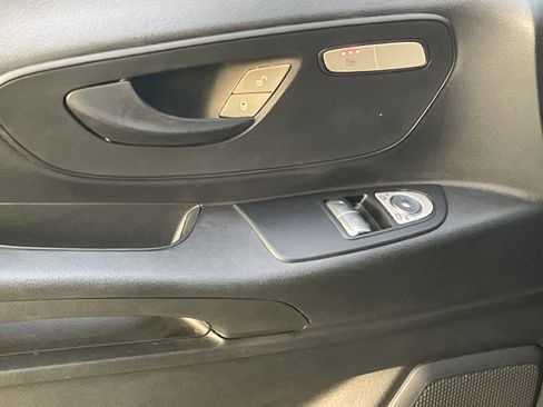 Used 2023 Mercedes-Benz Metris image 18