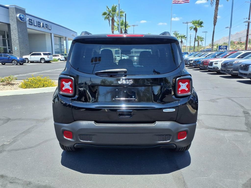 Used 2019 Jeep Renegade Latitude FWD image 11