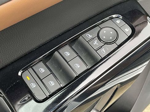 New 2026 Nissan Pathfinder Platinum image 18