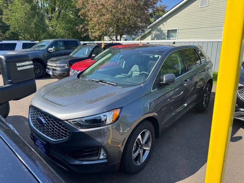 Certified 2024 Ford Edge SEL w/ Convenience Package AWD/4WD image 3
